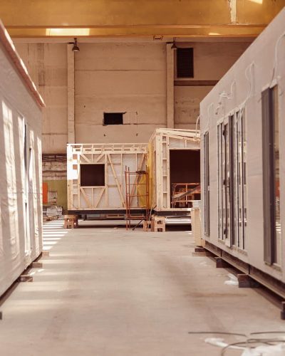 prefabricated-container-houses-building-construction (1)